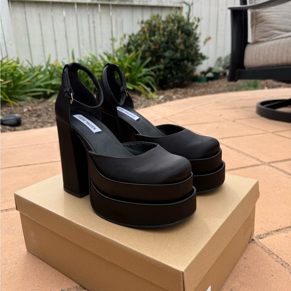 Steve Madden Black Double Platform Heels